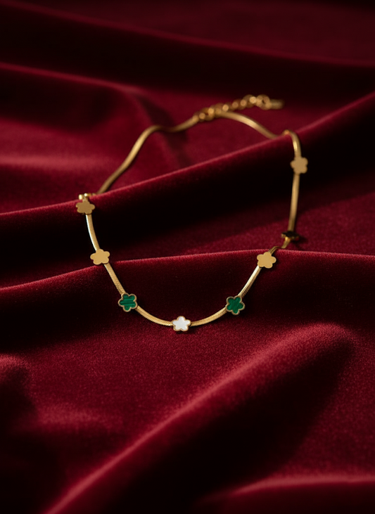 Stainless Steel Flat Snake Chain Clover Necklace – Gold