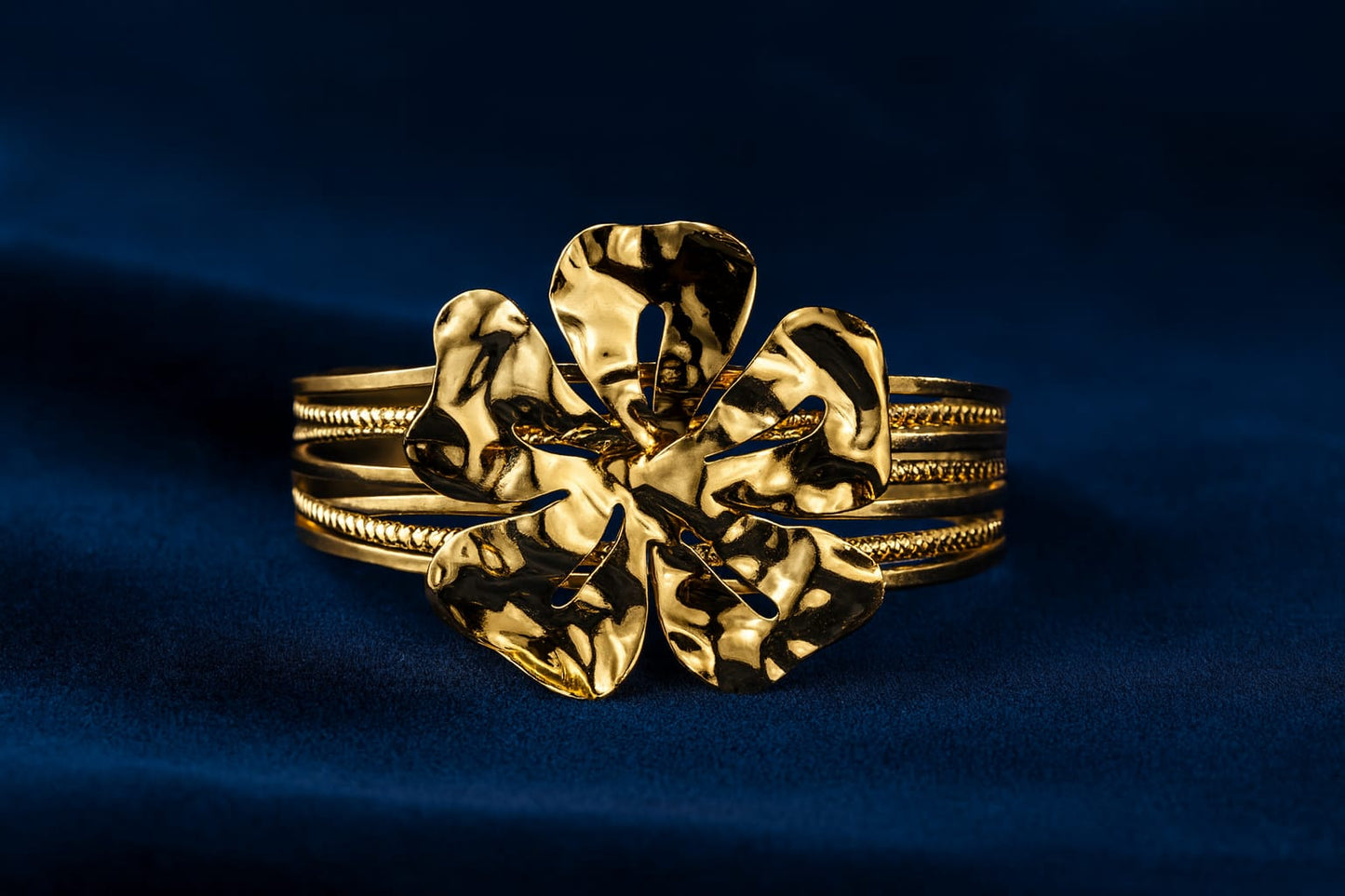 Zinc Alloy Flower Design Bracelet – Gold Plated