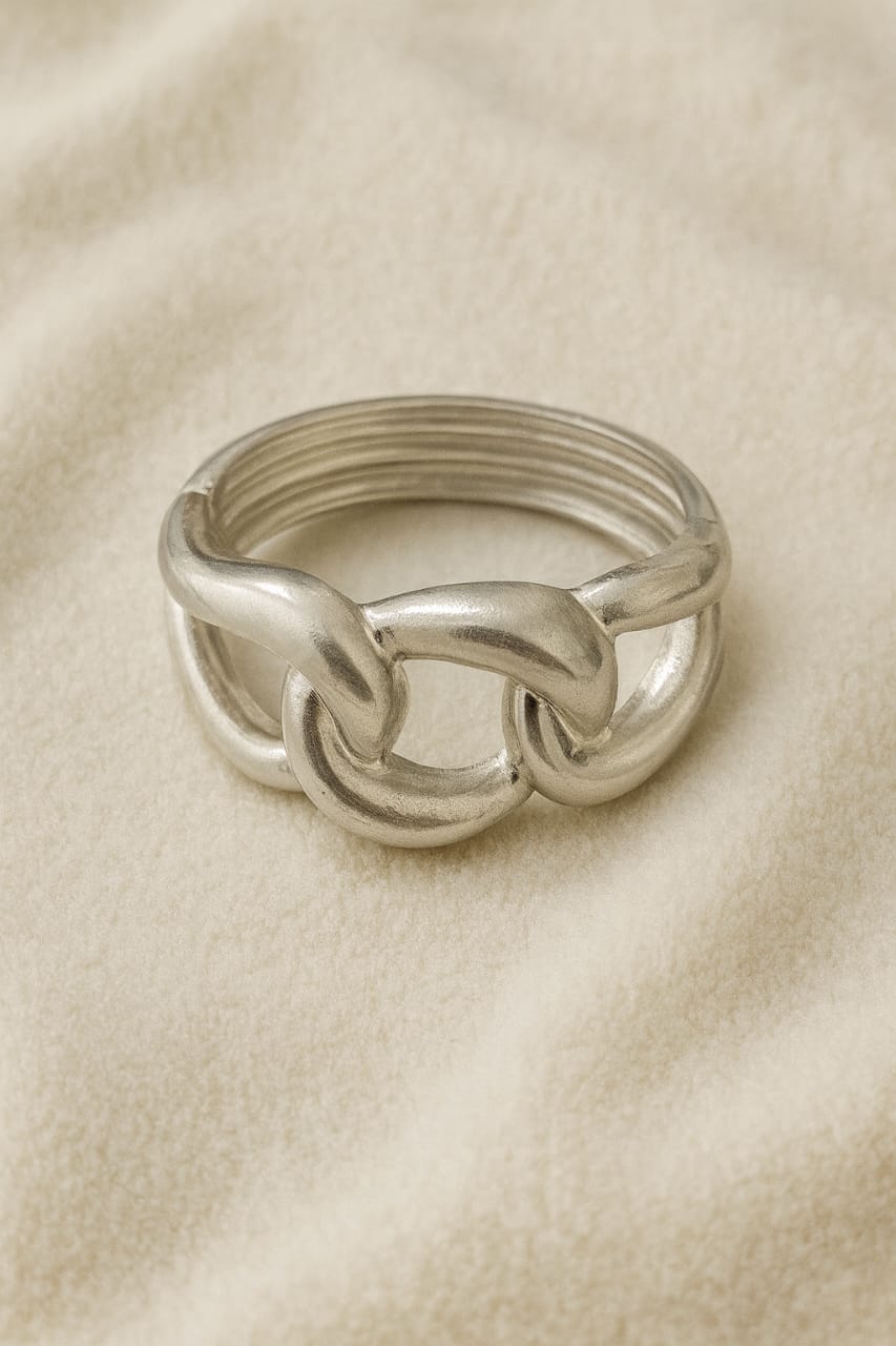 Plated Metal Interlocking Chain Bracelet – Silver