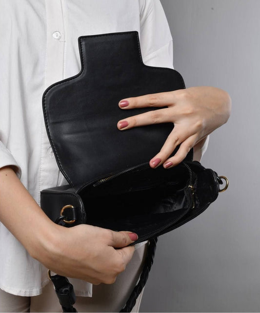 Leather Horsebit Detail Flap Shoulder Bag – Black