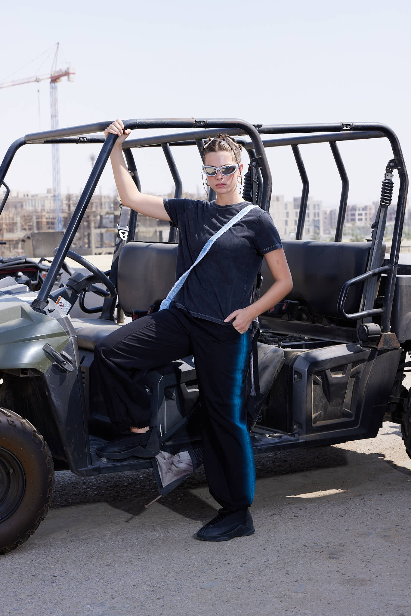 Gabardine Parachute Cut Pants - Black