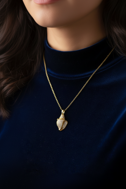 Stainless Steel Crystal Pavé Seashell Pendant Necklace – Gold
