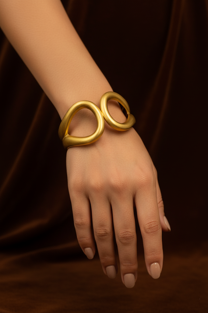 Zinc Alloy Geometric Interlocking Bracelet – Gold Plated
