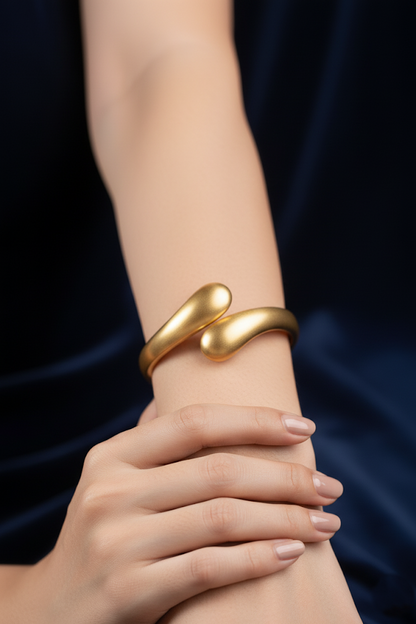 Zinc Alloy Teardrop Design Bracelet – Gold Plated