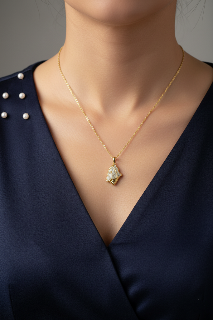 Stainless Steel Crystal Pavé Seashell Pendant Necklace – Gold