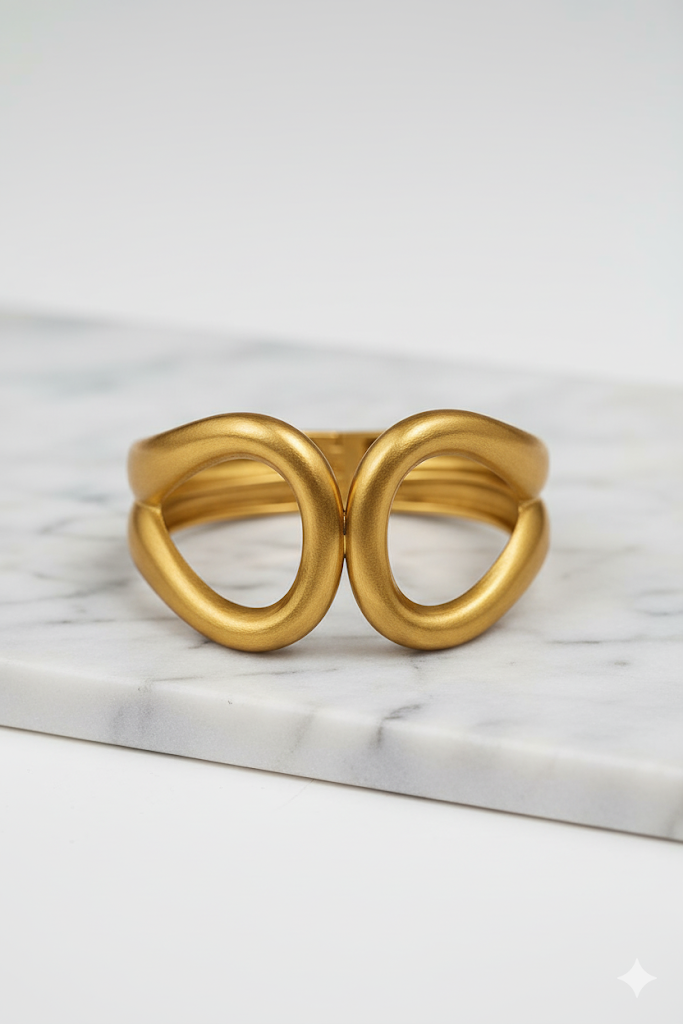 Zinc Alloy Geometric Interlocking Bracelet – Gold Plated