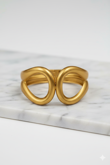 Zinc Alloy Geometric Interlocking Bracelet – Gold Plated