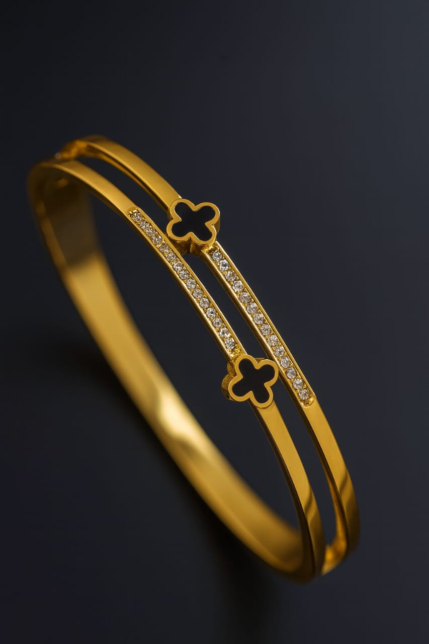 Stainless Steel Clover Design Bracelet – Gold & Black