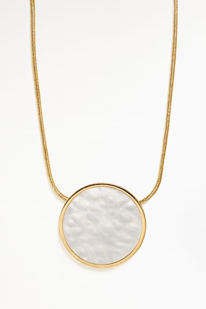 Stainless Steel Round Pendant Necklace with Shell Inlay – Gold