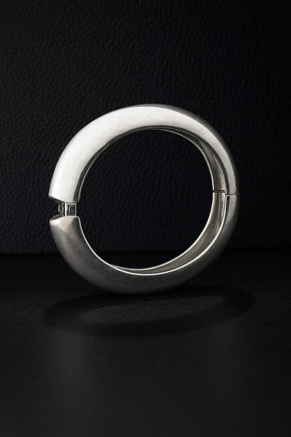 Plated Metal Sleek Cuff Bracelet – Silver