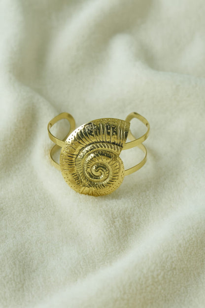 Zinc Alloy Spiral Shell Pattern Bracelet – Gold