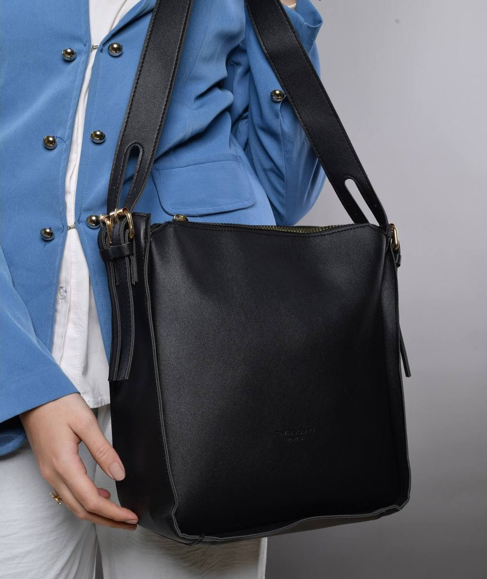Leather Solid Shoulder Bag – Black