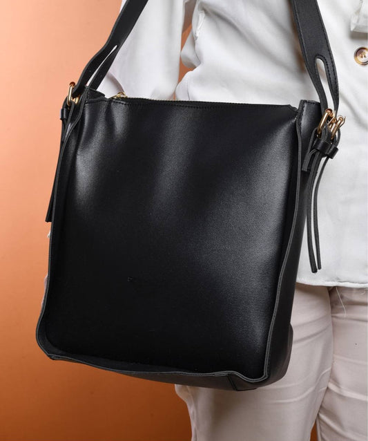 Leather Solid Shoulder Bag – Black