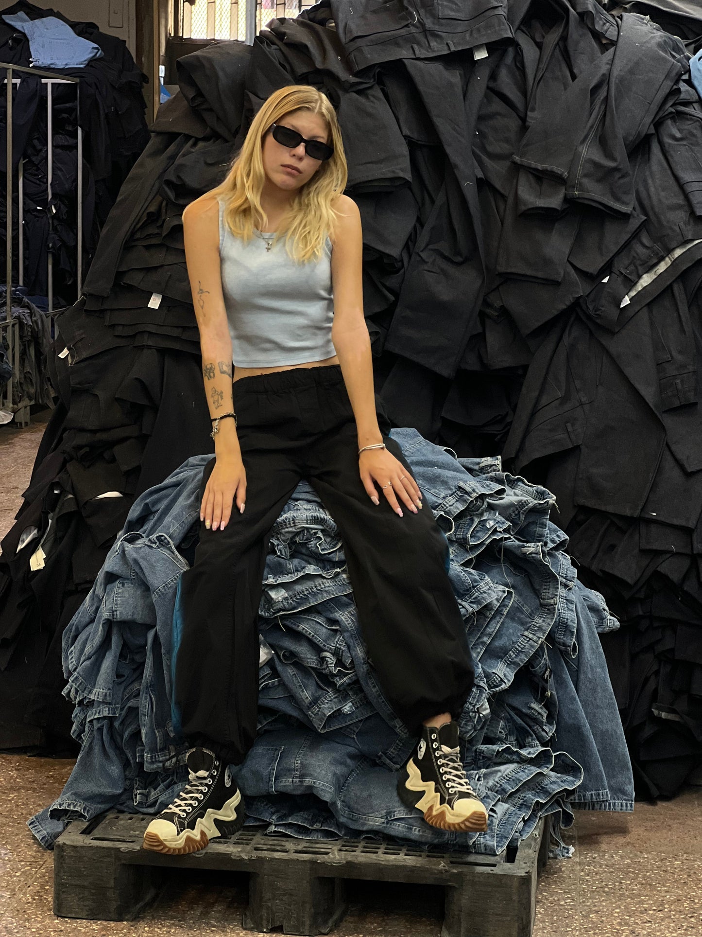 Gabardine Parachute Cut Pants - Black