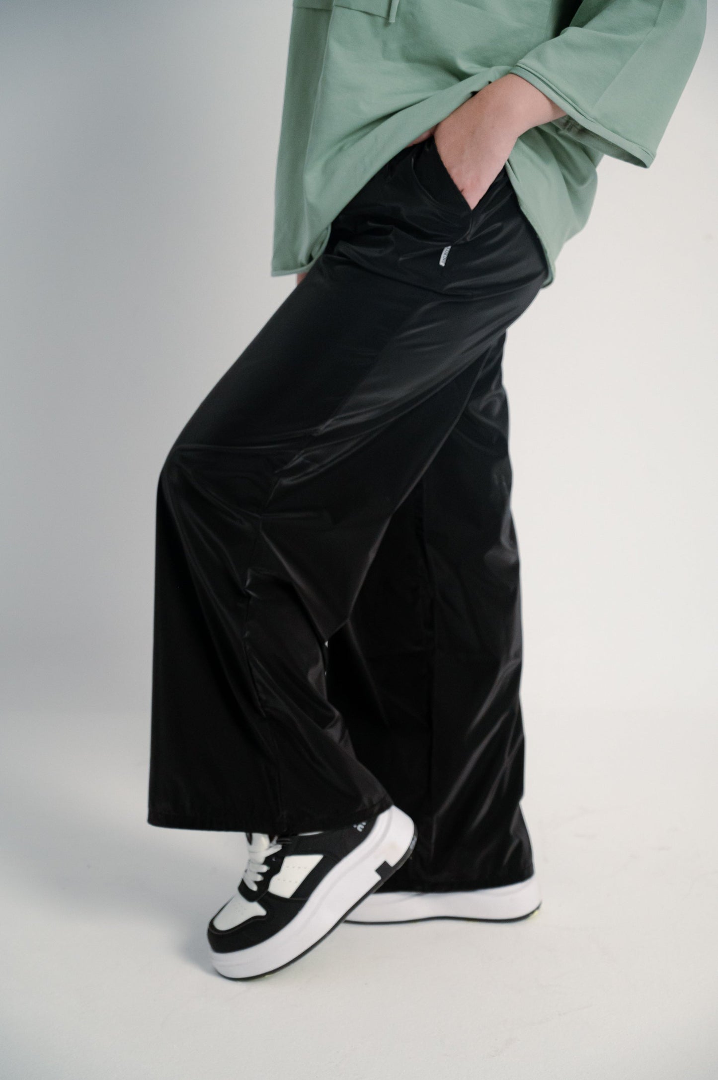 Waterproof Solid Modern Pants – Black